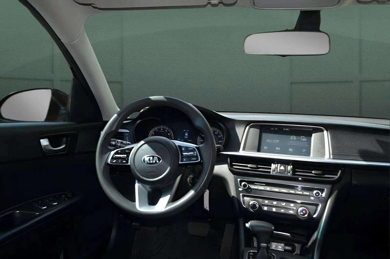 Used 2020 Kia Optima LX image 22