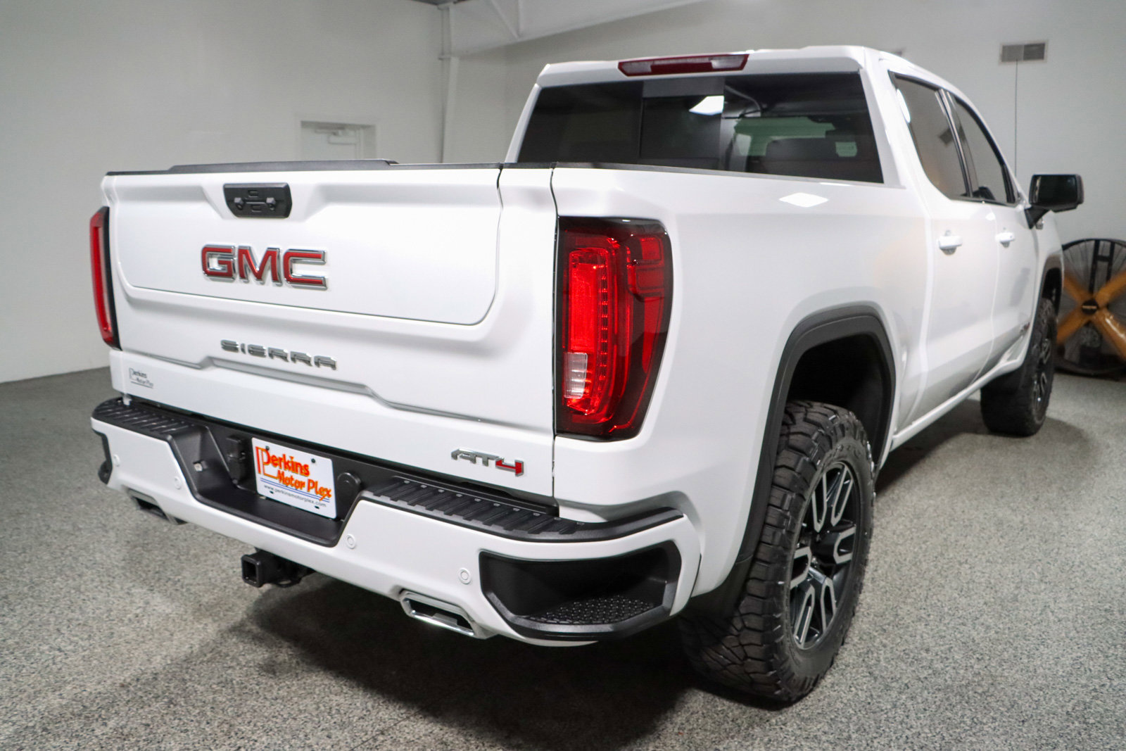 Used 2025 GMC Sierra 1500 AT4 w/ AT4 Preferred Package AWD/4WD image 7