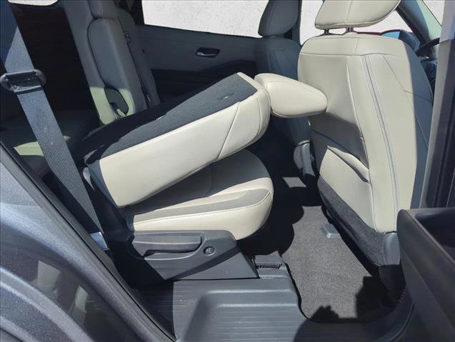 Used 2025 Nissan Pathfinder SL image 23