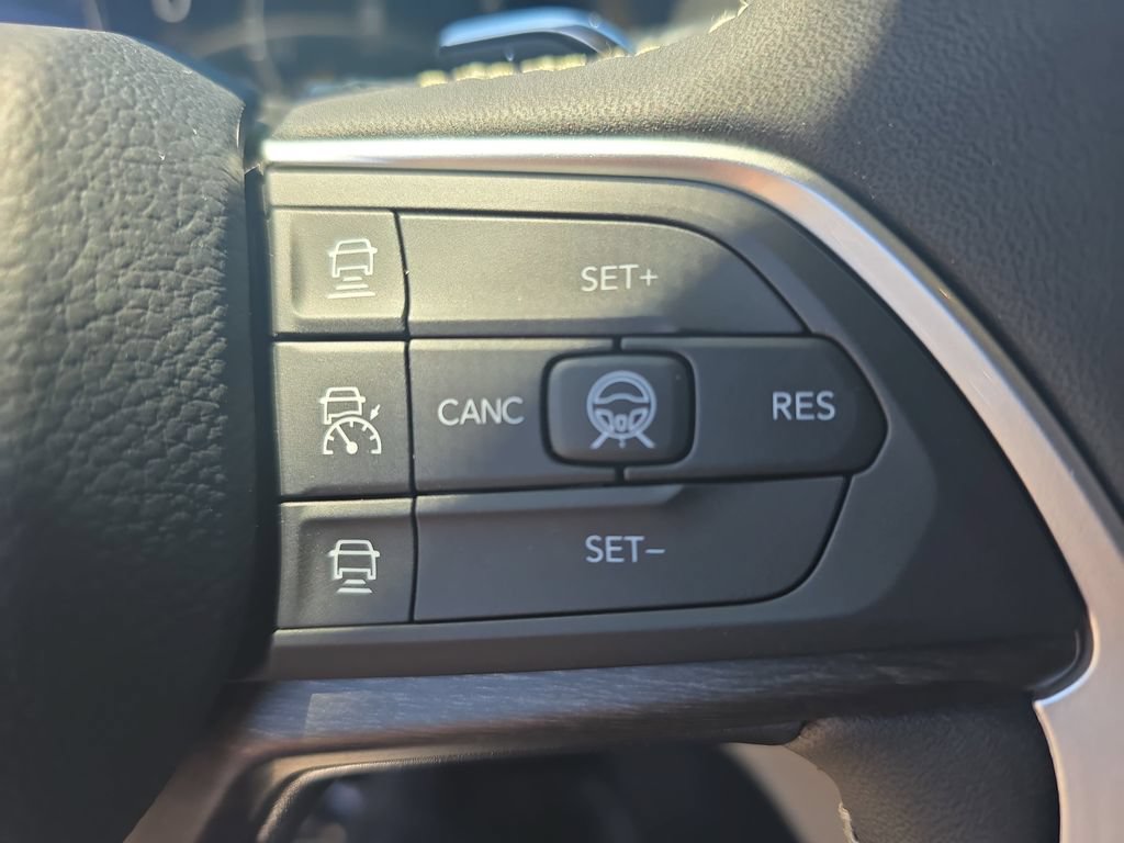 New 2026 Jeep Grand Cherokee Limited w/ Luxury Tech Group II AWD/4WD image 19