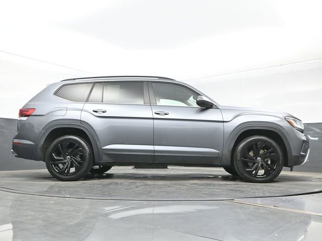 Used 2023 Volkswagen Atlas SE w/ Black Wheel Package image 26