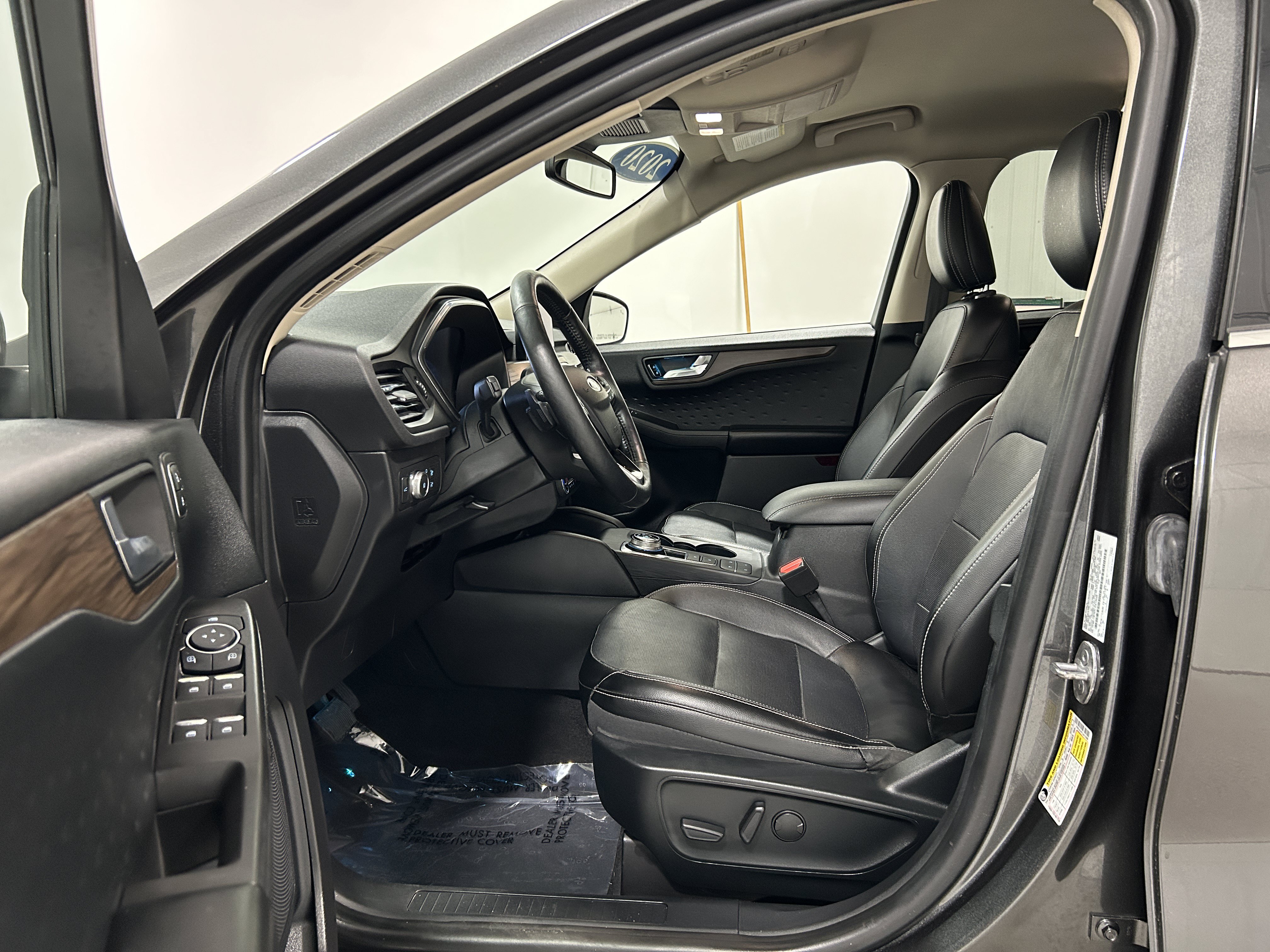 Used 2020 Ford Escape Titanium AWD/4WD image 4