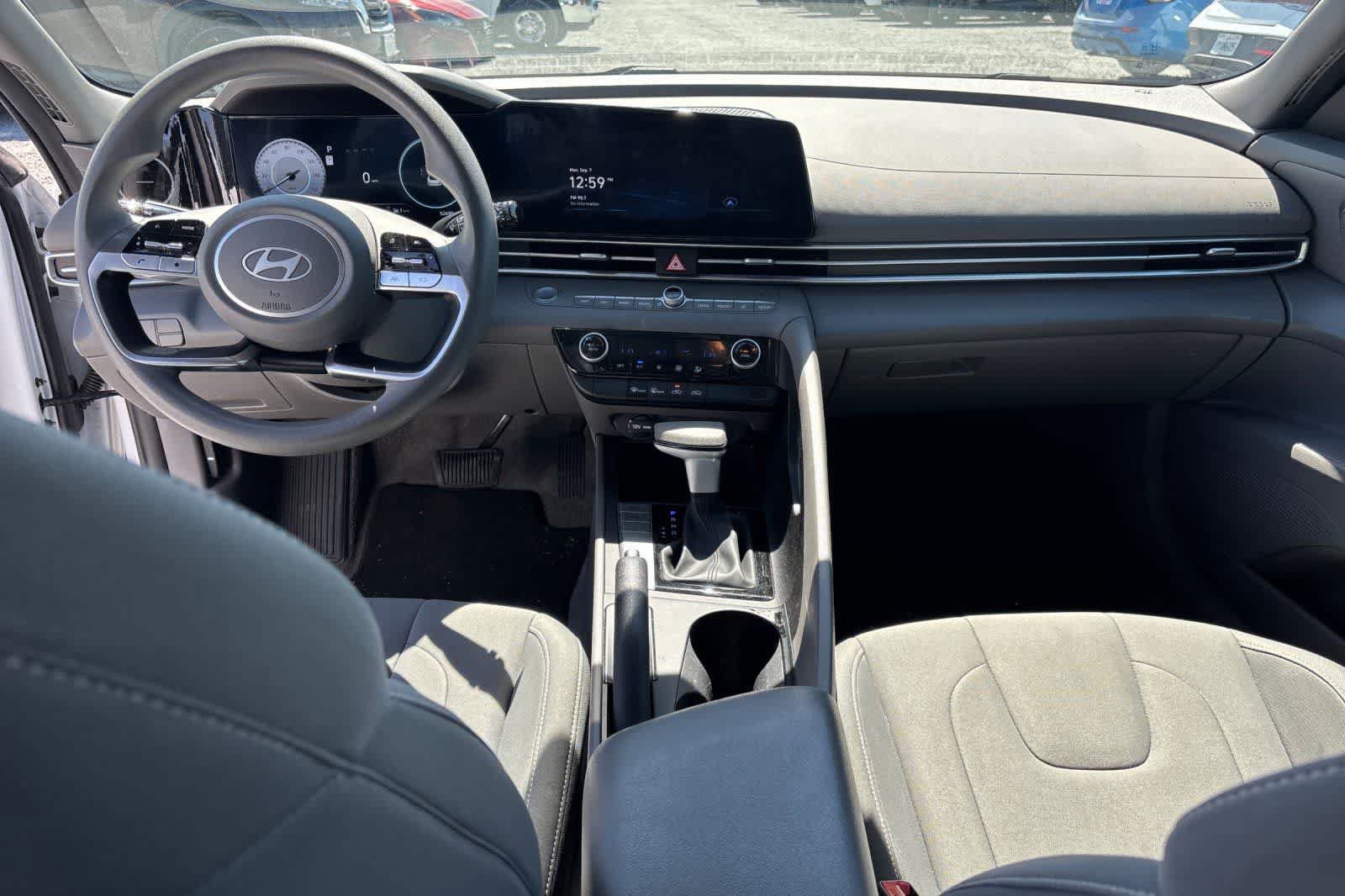 Used 2024 Hyundai Elantra SEL FWD image 4