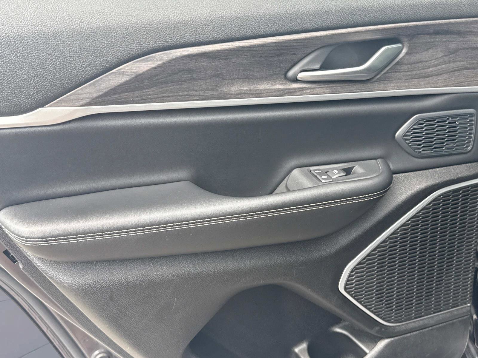 Used 2023 Jeep Grand Cherokee 4WD 4xe image 14