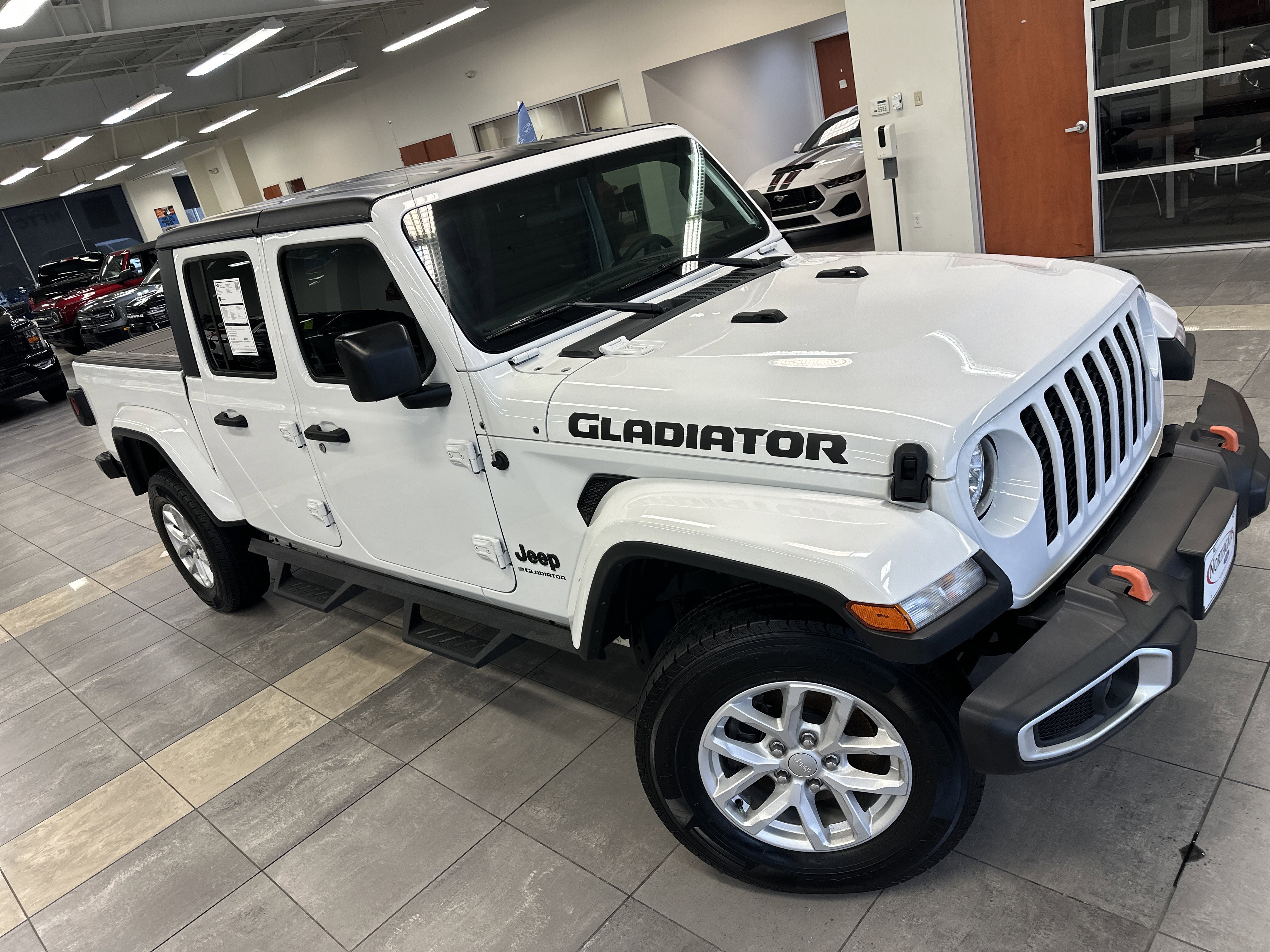 Used 2023 Jeep Gladiator Sport image 10