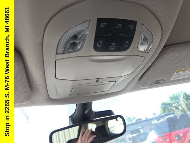 Used 2023 Chrysler Pacifica Touring-L FWD image 30