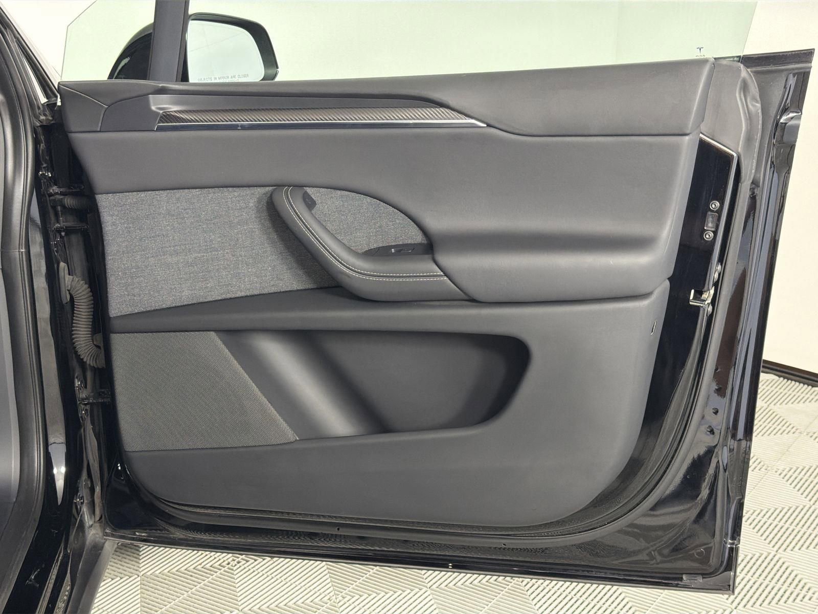 Used 2022 Tesla Model X Plaid image 33