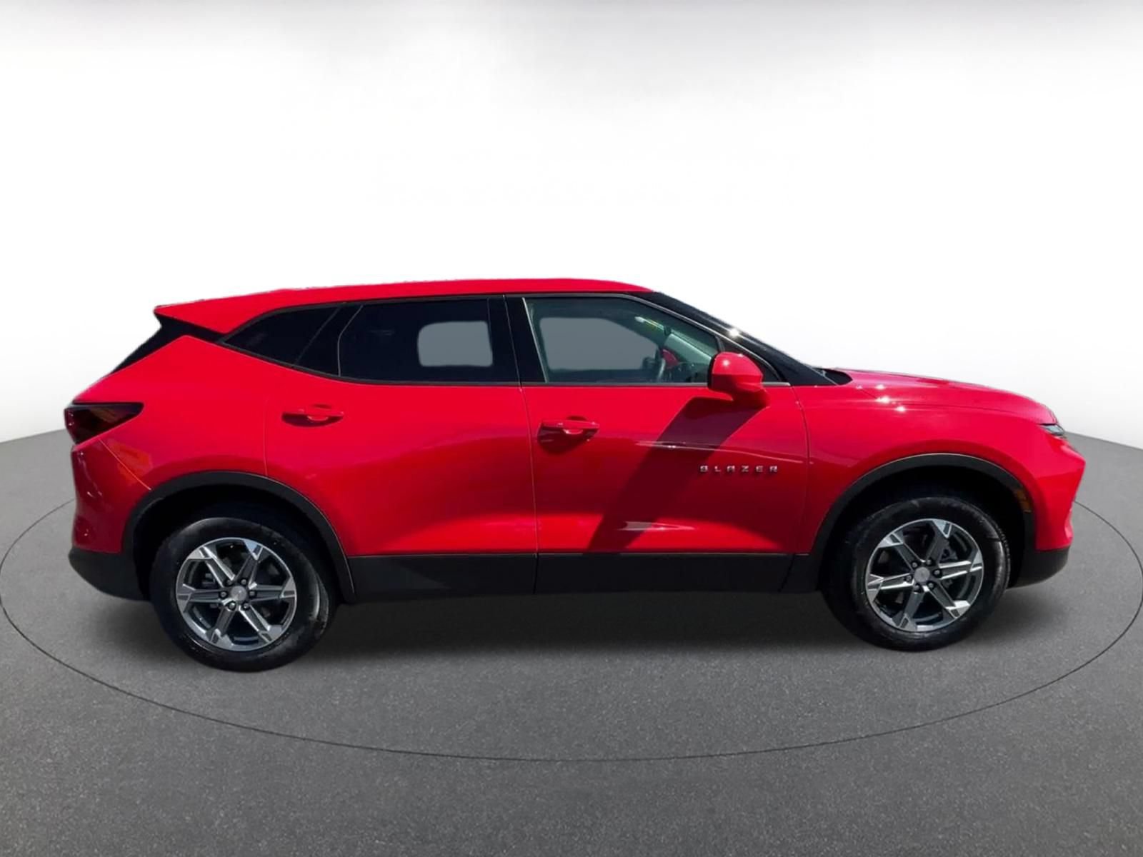 Used 2025 Chevrolet Blazer LT FWD image 16