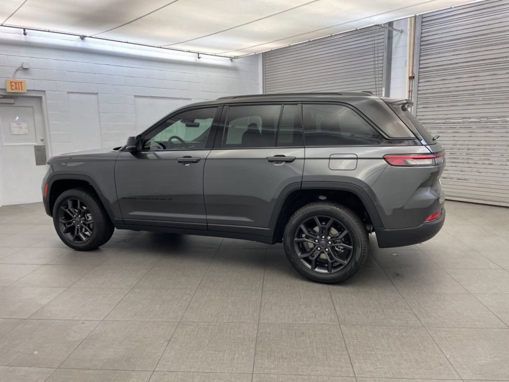 New 2025 Jeep Grand Cherokee Limited AWD/4WD image 5