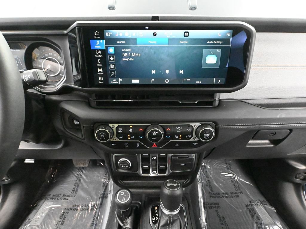 Used 2024 Jeep Wrangler Sahara image 30