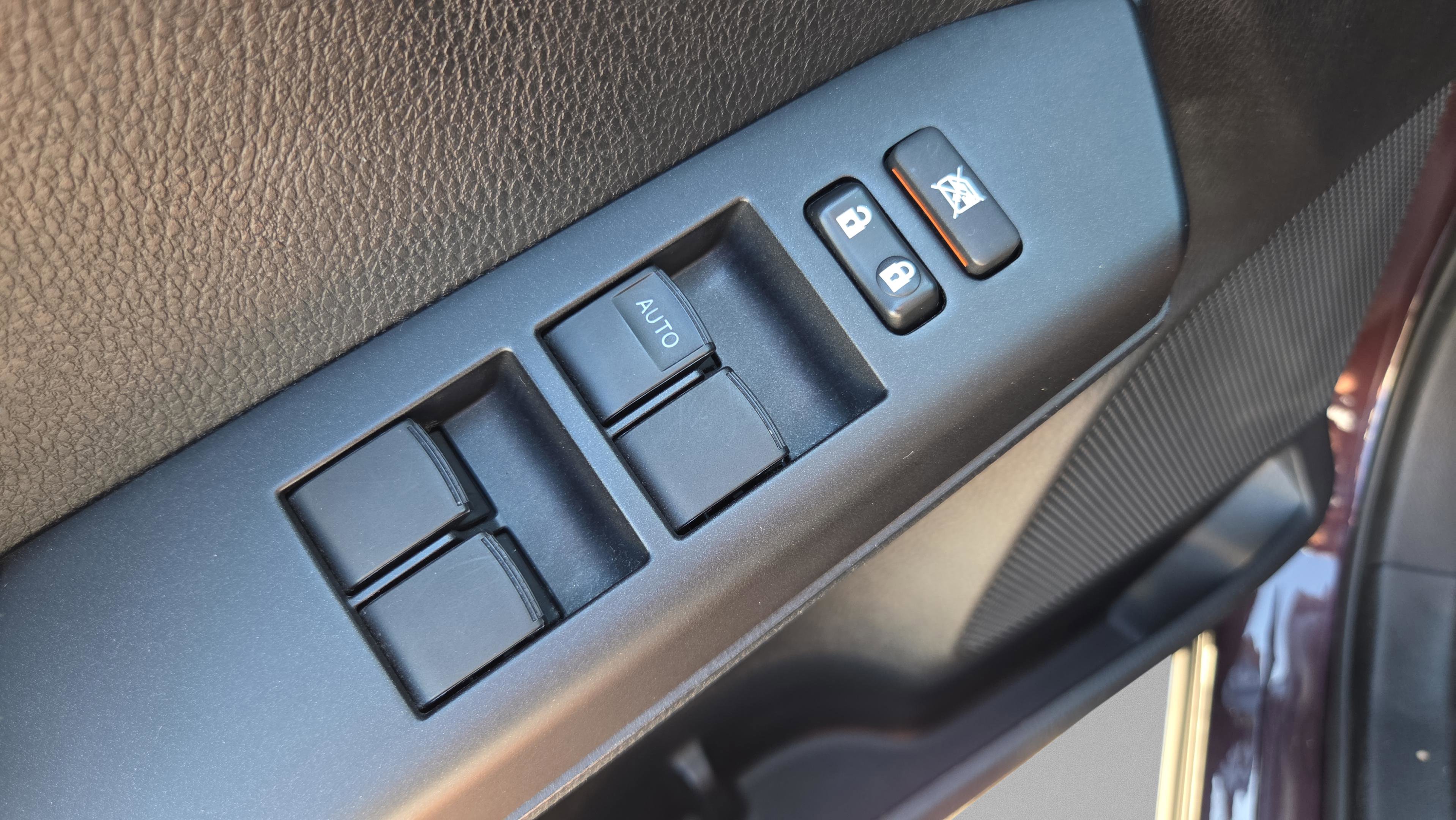 Used 2017 Toyota RAV4 LE image 26