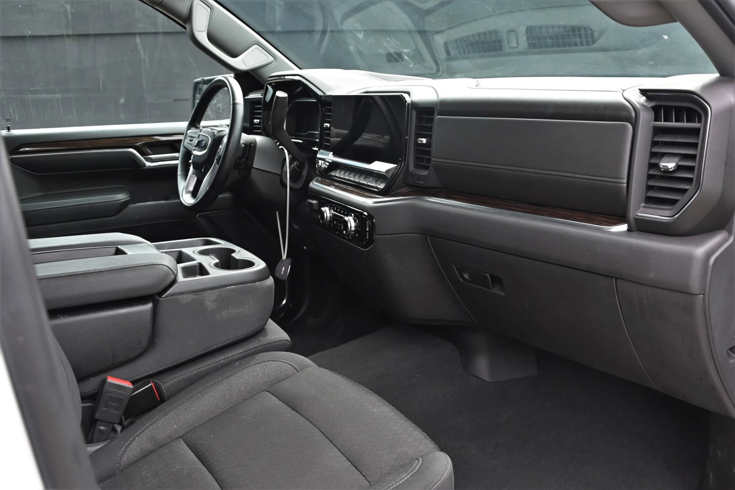Used 2024 GMC Sierra 1500 SLE w/ Preferred Package RWD image 13