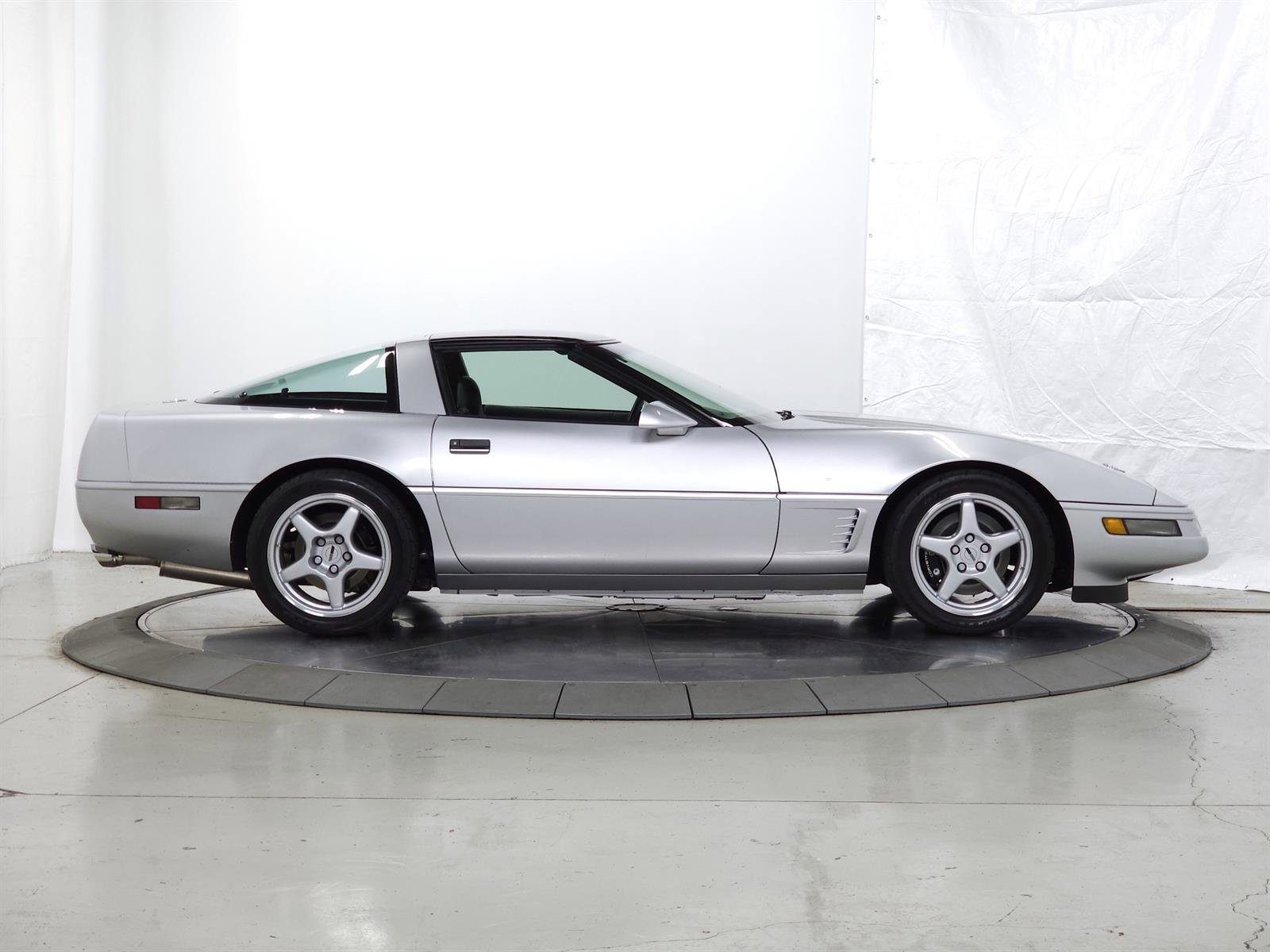 Used 1996 Chevrolet Corvette Coupe RWD image 11