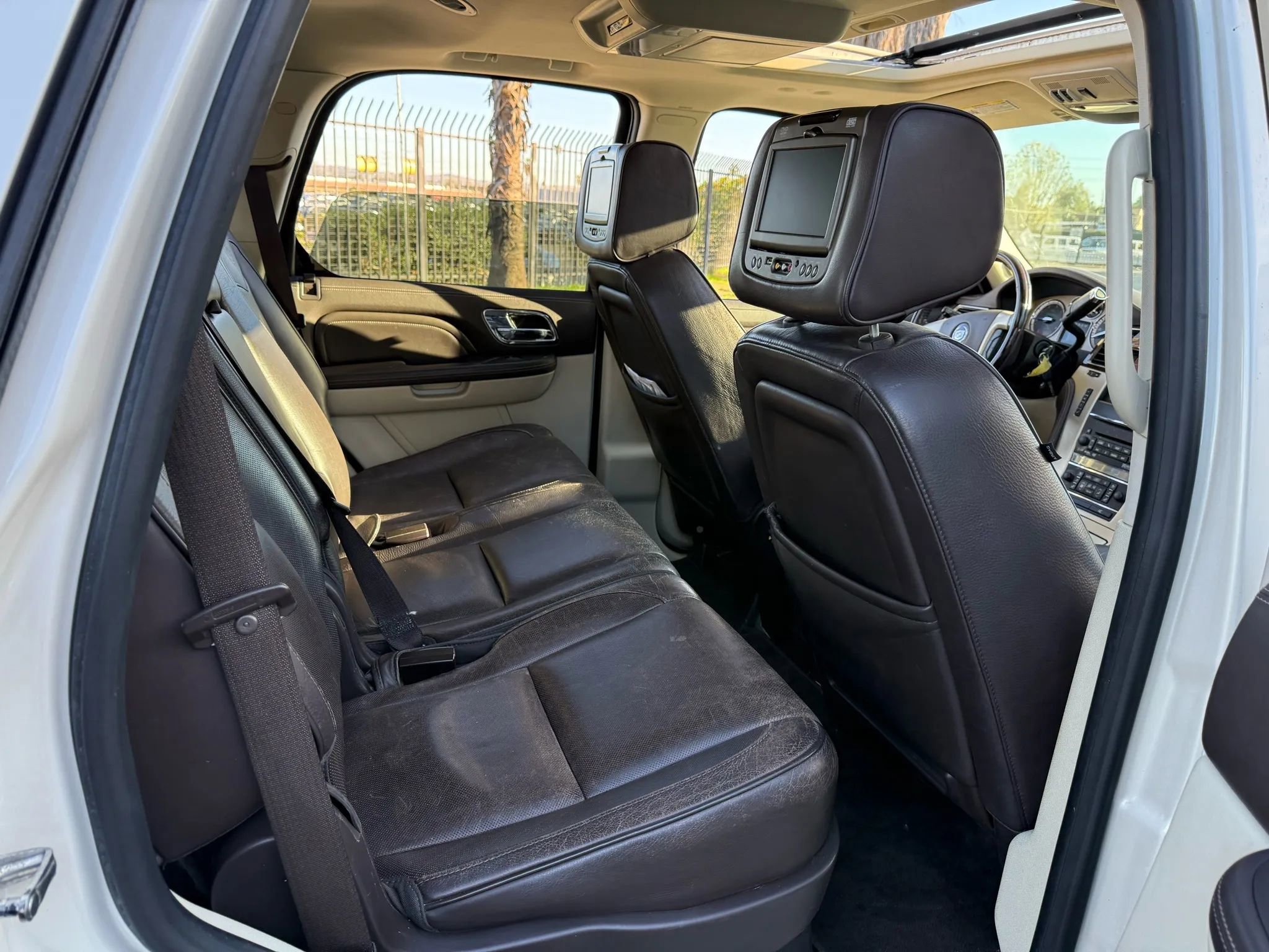 Used 2013 Cadillac Escalade Platinum image 19