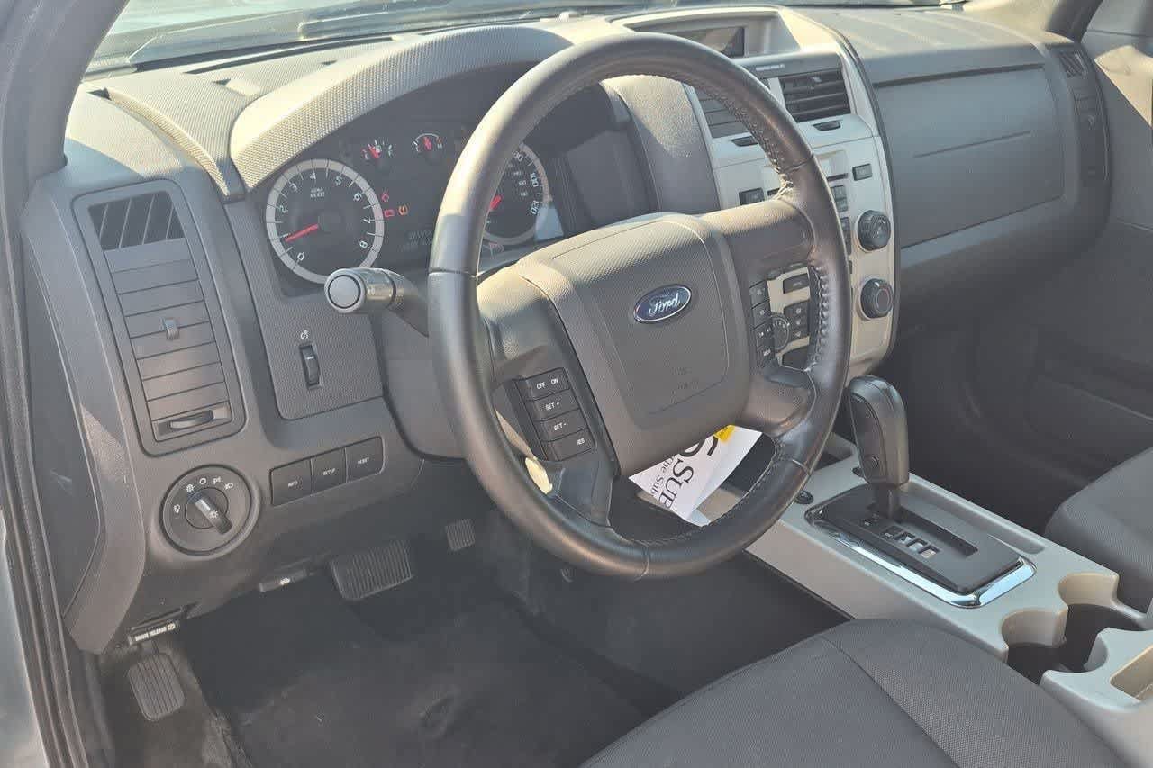 Used 2011 Ford Escape XLT FWD image 2