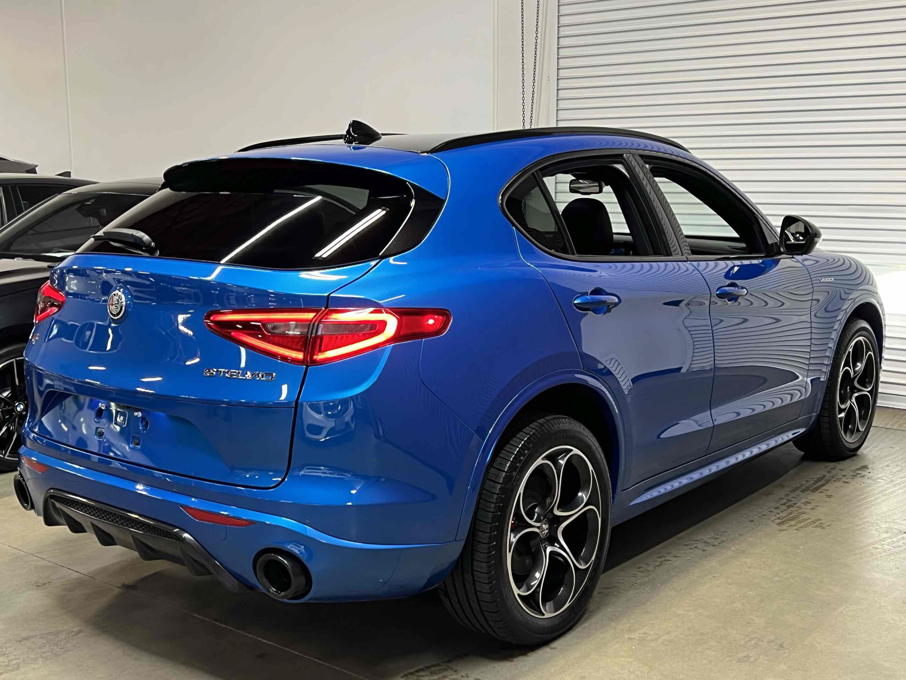 Used 2023 Alfa Romeo Stelvio Veloce AWD/4WD image 13