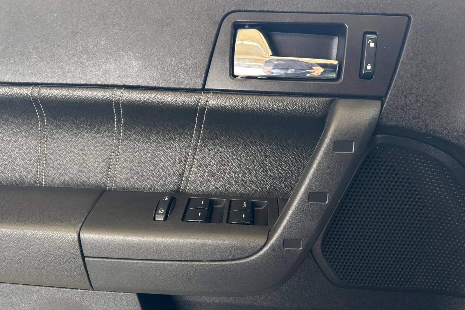 Used 2010 Ford Focus SEL FWD image 11