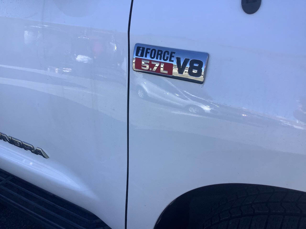 Used 2013 Toyota Tundra Grade 4x4 4dr CrewMax Cab Pick image 23