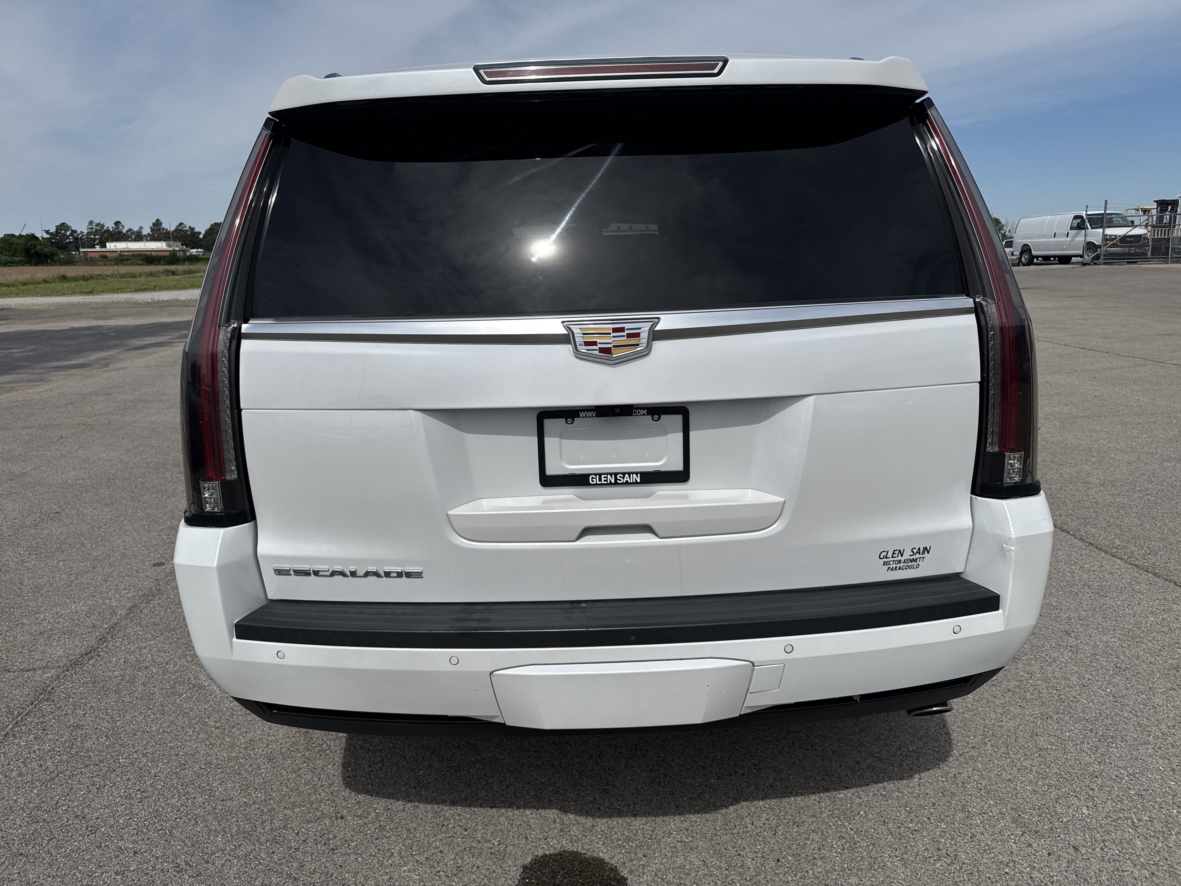 Used 2019 Cadillac Escalade Premium Luxury AWD/4WD image 4