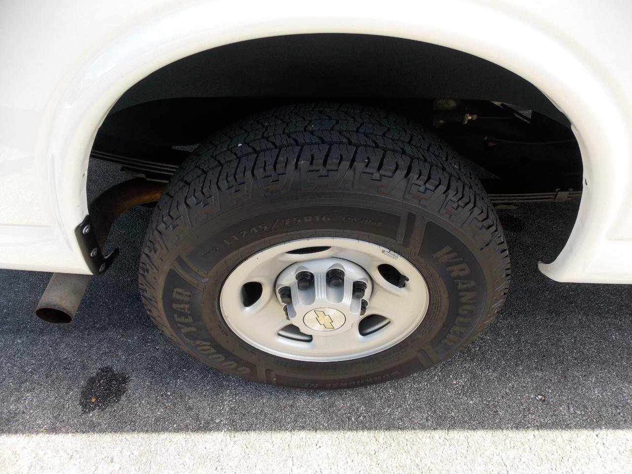 Used 2022 Chevrolet Express 2500 w/ Driver Convenience Package RWD image 21