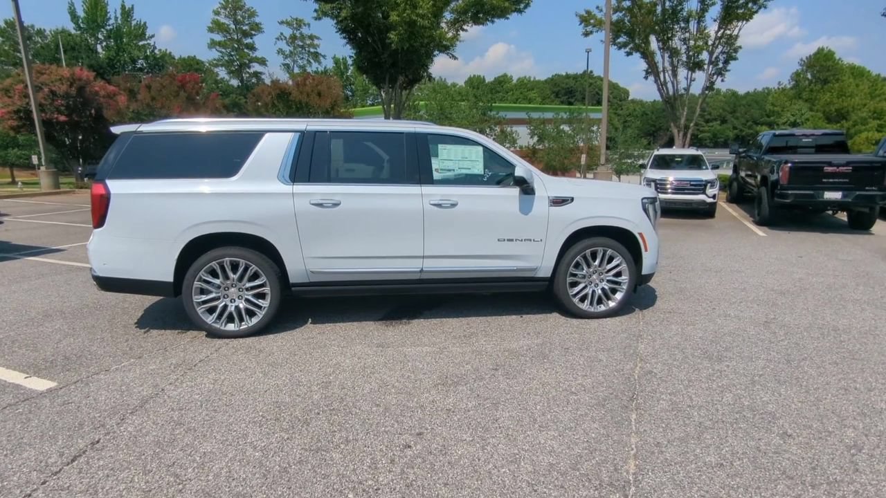 Used 2026 GMC Yukon XL Denali w/ Denali Reserve Package AWD/4WD image 9