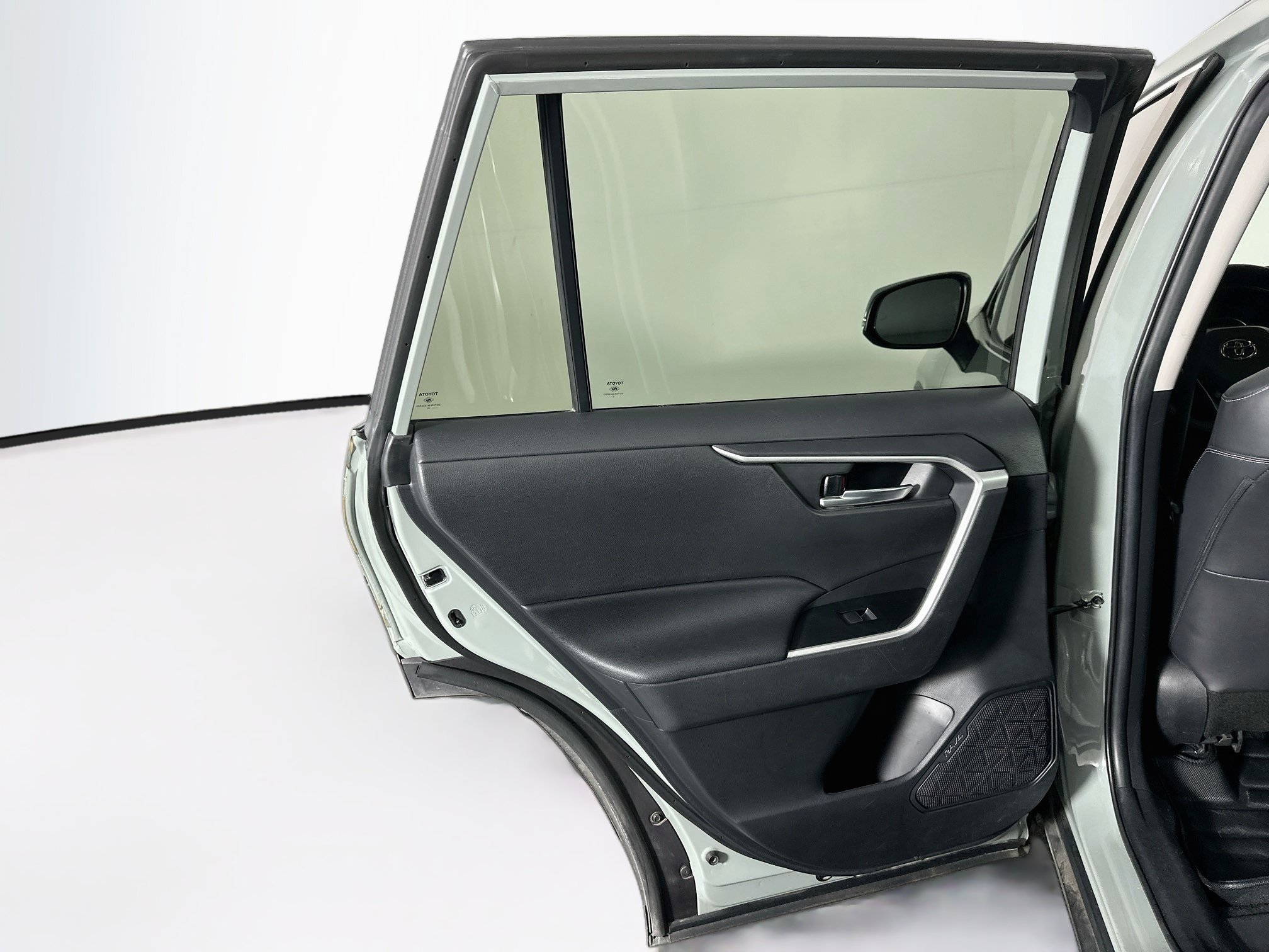 Used 2020 Toyota RAV4 XLE Premium FWD image 27