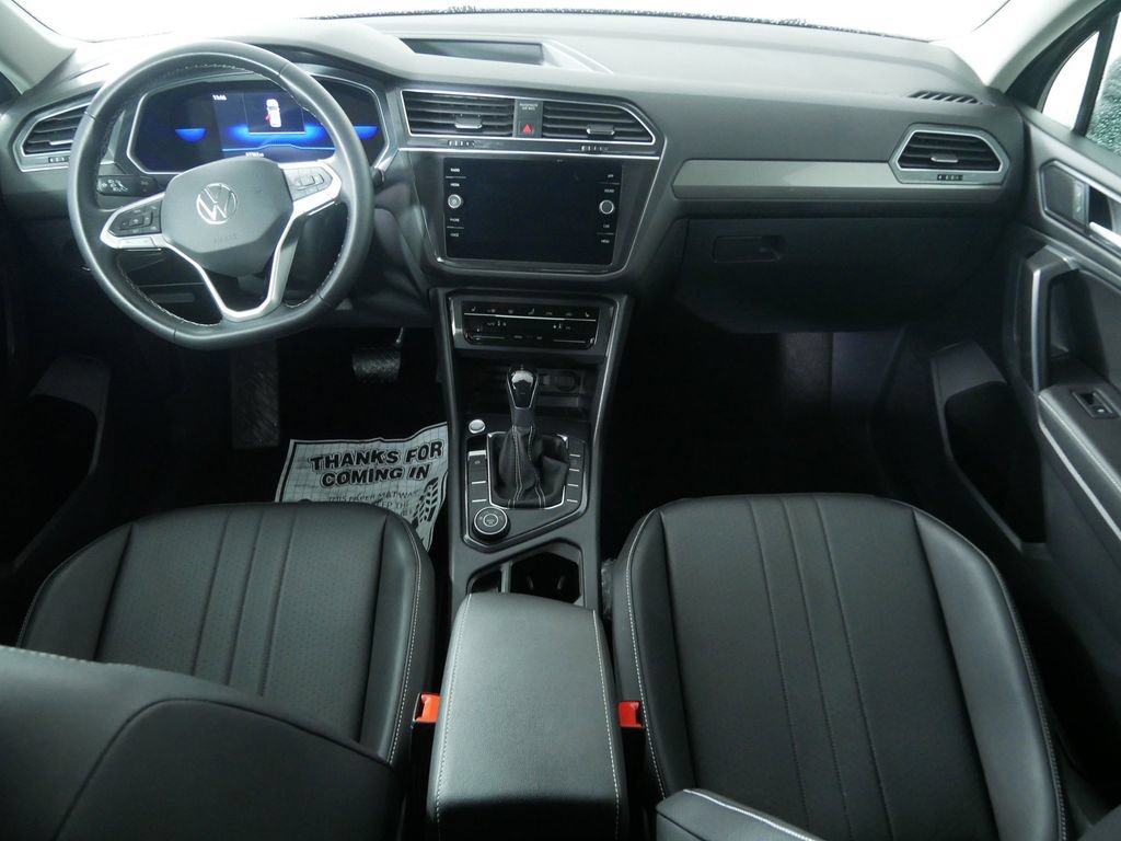 Used 2023 Volkswagen Tiguan SE w/ Panoramic Sunroof Package AWD/4WD image 19