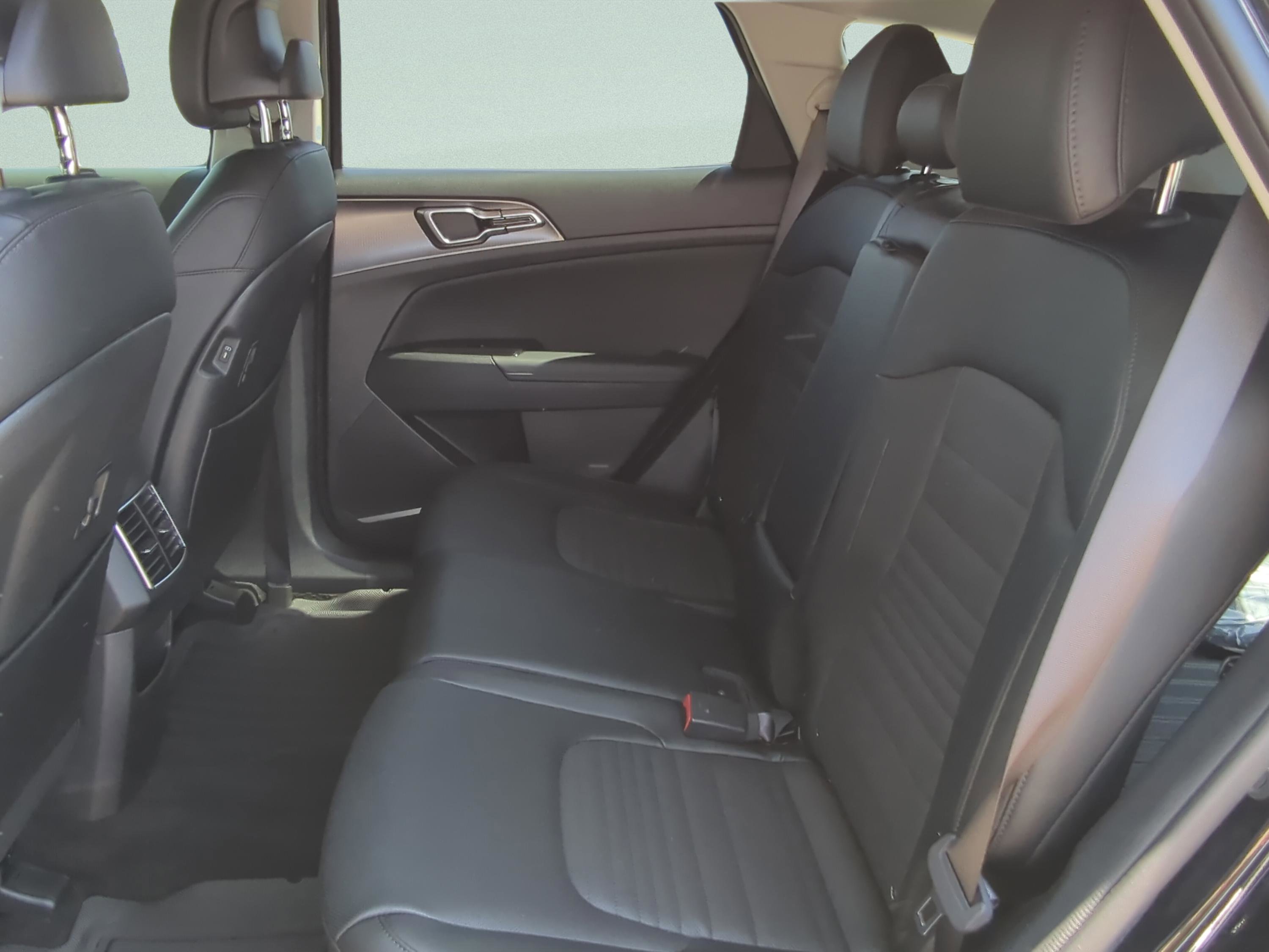 Certified 2025 Kia Sportage SX FWD image 11