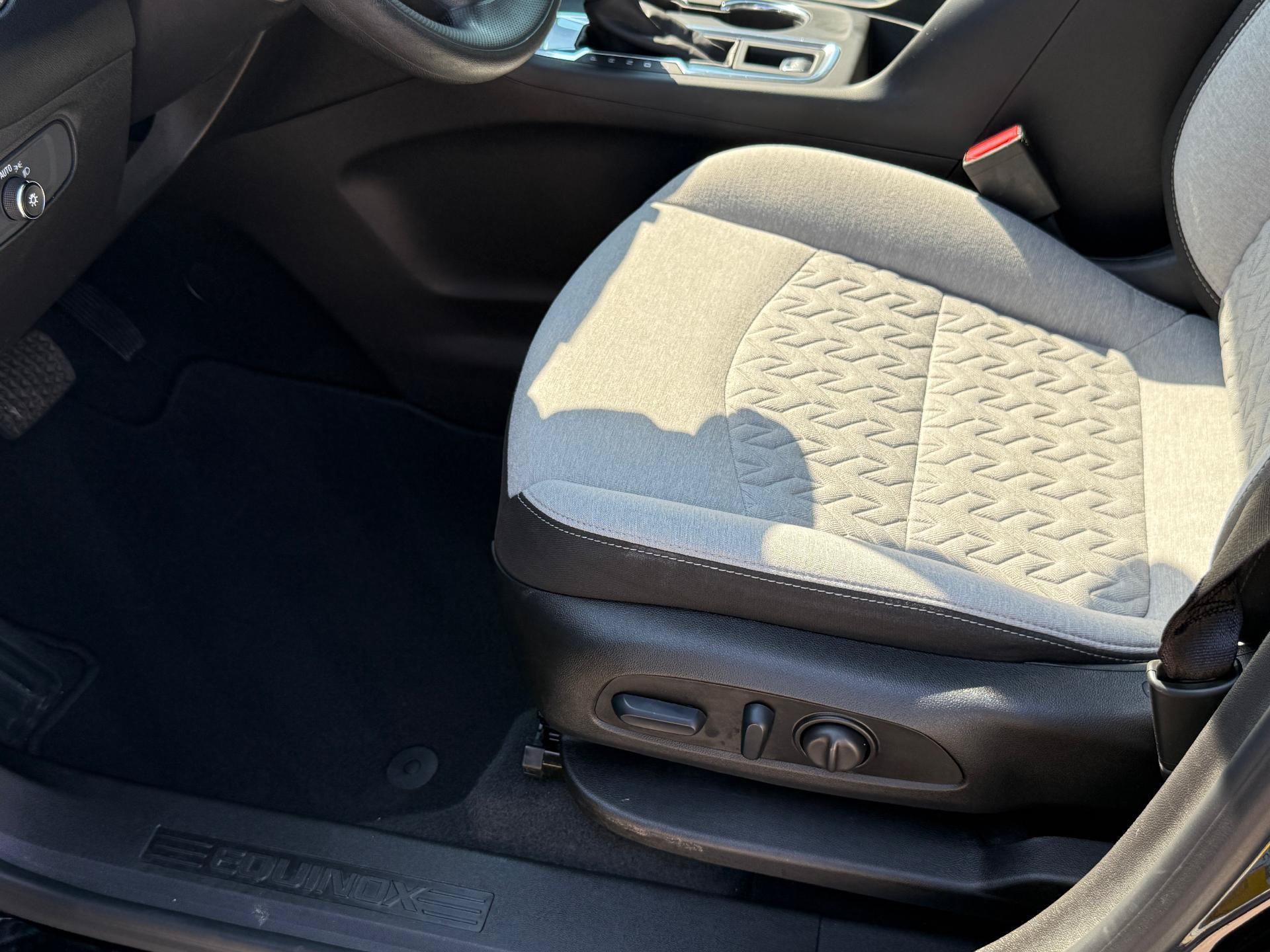 Used 2023 Chevrolet Equinox LS w/ LS Convenience Package FWD image 18
