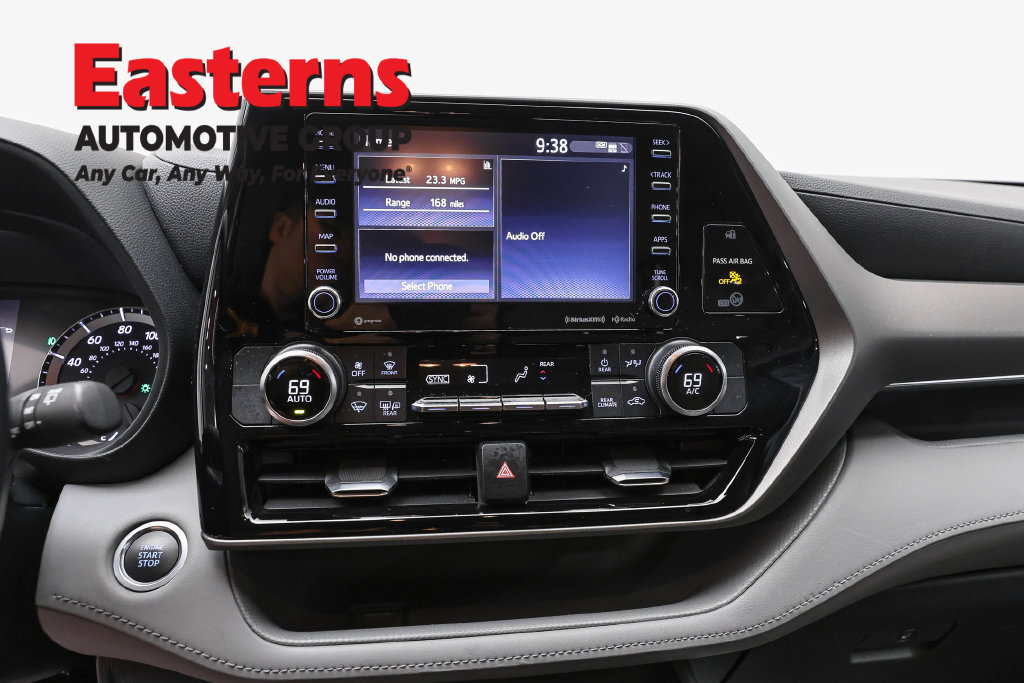 Used 2020 Toyota Highlander LE FWD image 12