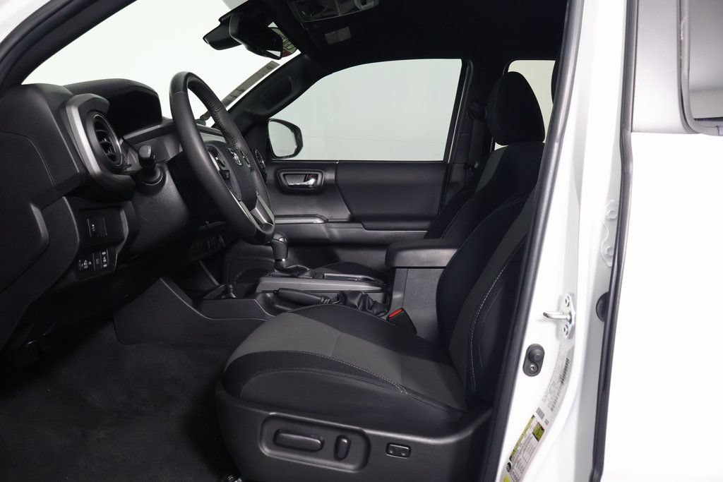 Used 2023 Toyota Tacoma TRD Off-Road w/ Technology Package AWD/4WD image 10