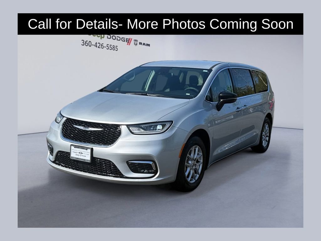 Used 2024 Chrysler Pacifica Touring-L FWD image 1