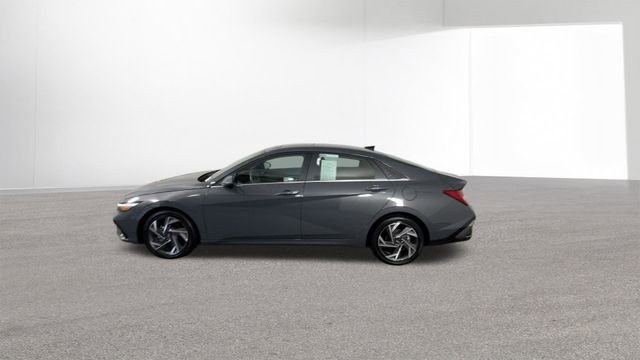 Certified 2025 Hyundai Elantra SEL FWD image 6