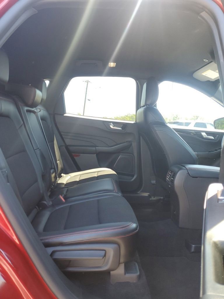Used 2025 Ford Escape ST-Line FWD image 27