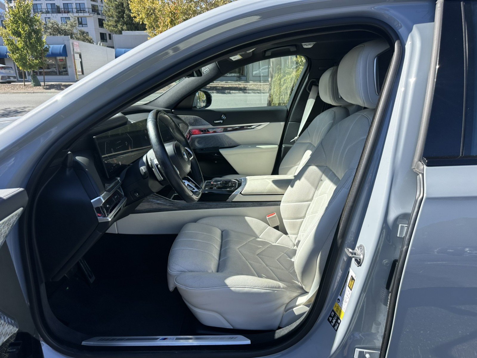 Used 2023 BMW 760i xDrive w/ Luxury Rear Seating Package AWD/4WD image 18