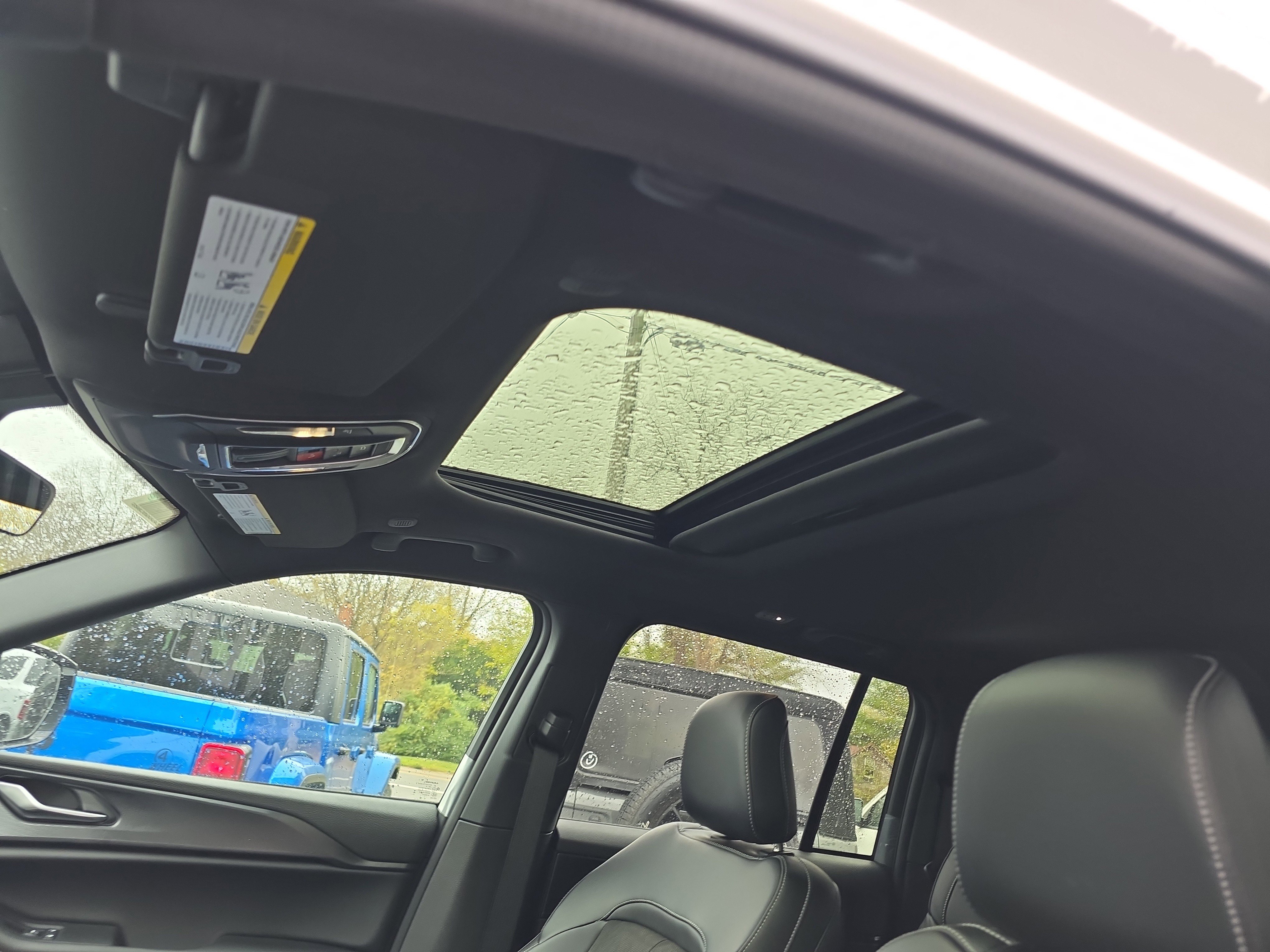 New 2025 Jeep Grand Cherokee Altitude image 4