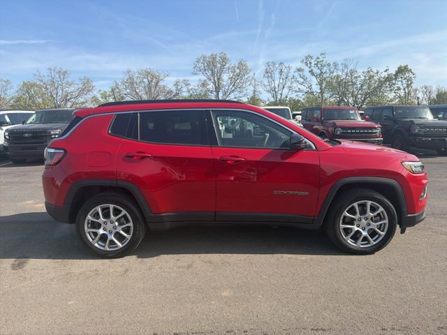 Used 2024 Jeep Compass Latitude image 5