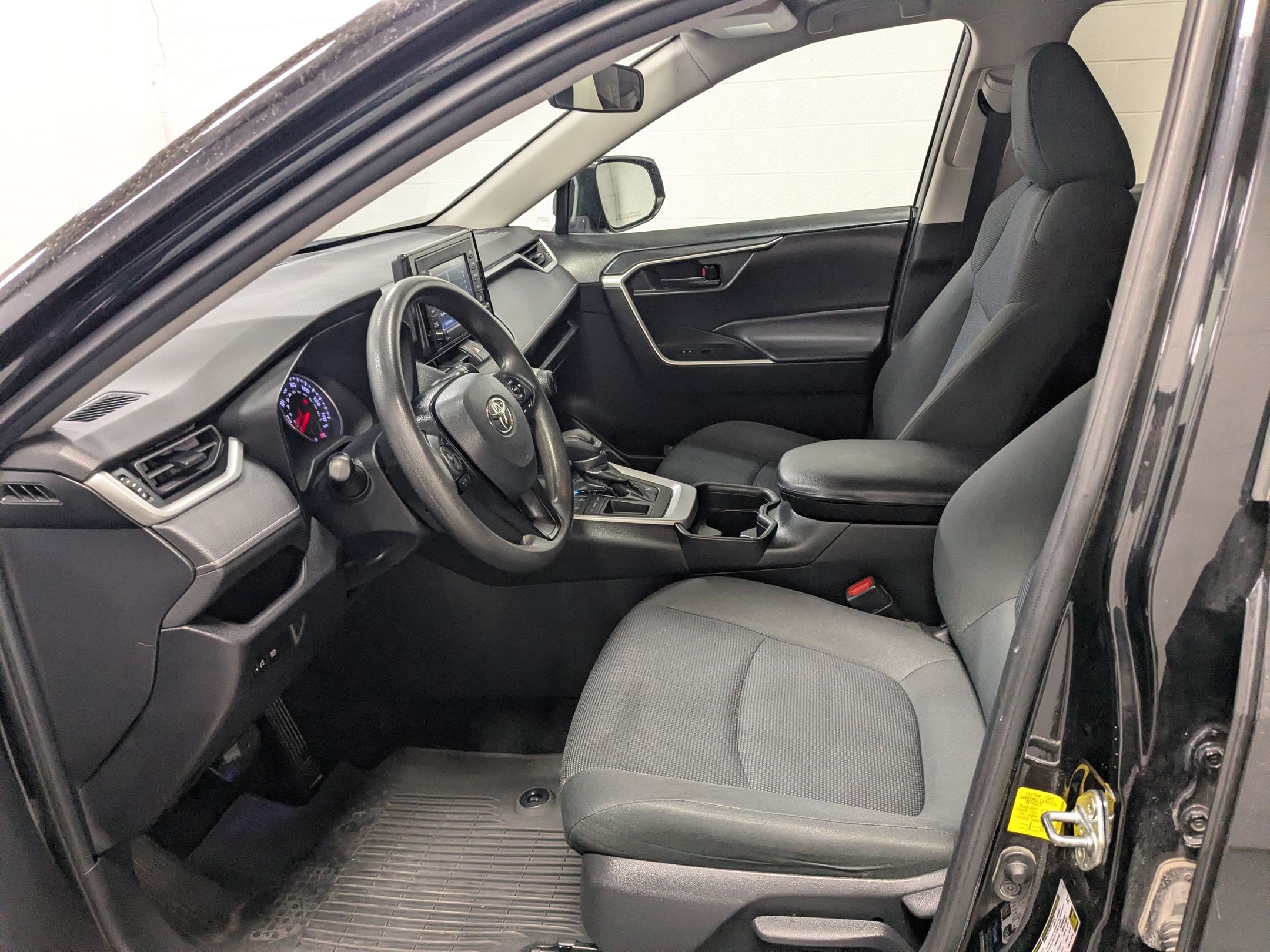 Used 2021 Toyota RAV4 LE FWD image 22