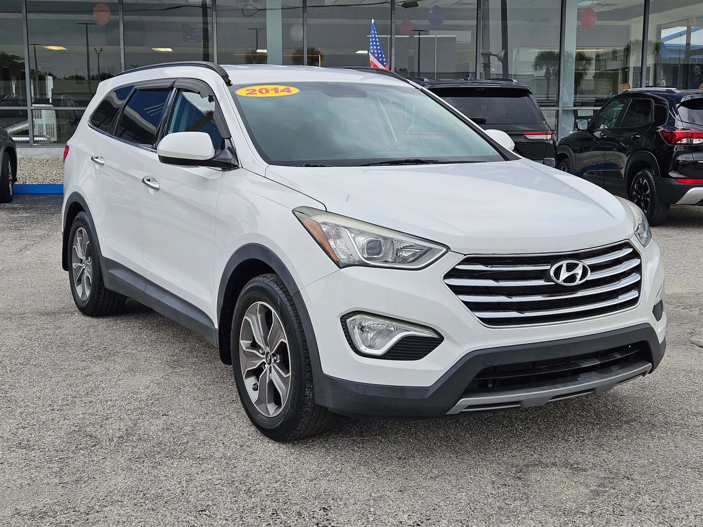 Used 2014 Hyundai Santa Fe GLS FWD image 2