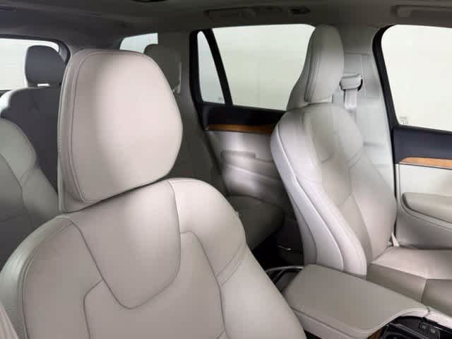 Used 2022 Volvo XC90 T6 Momentum w/ Advanced Package AWD/4WD image 32