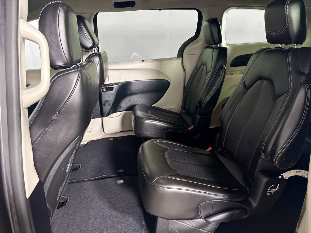 Certified 2023 Chrysler Pacifica Touring-L FWD image 19