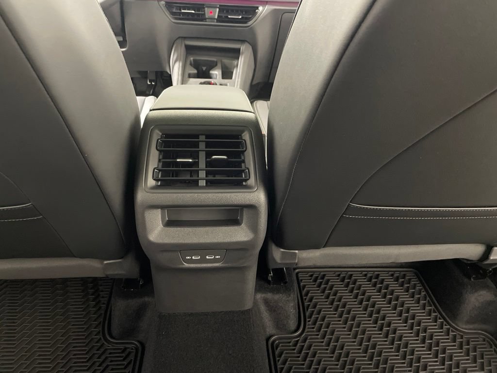 New 2026 Volkswagen Tiguan SE R-Line AWD/4WD image 18