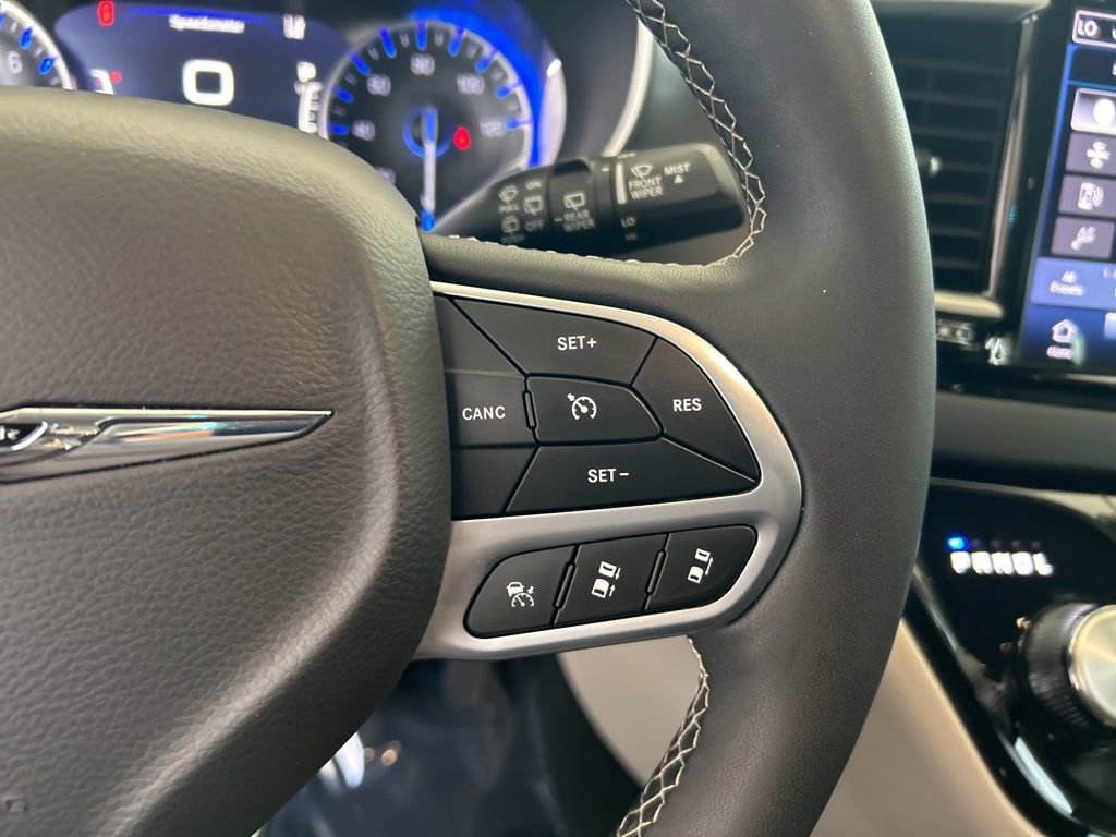 Used 2024 Chrysler Pacifica Touring-L FWD image 53
