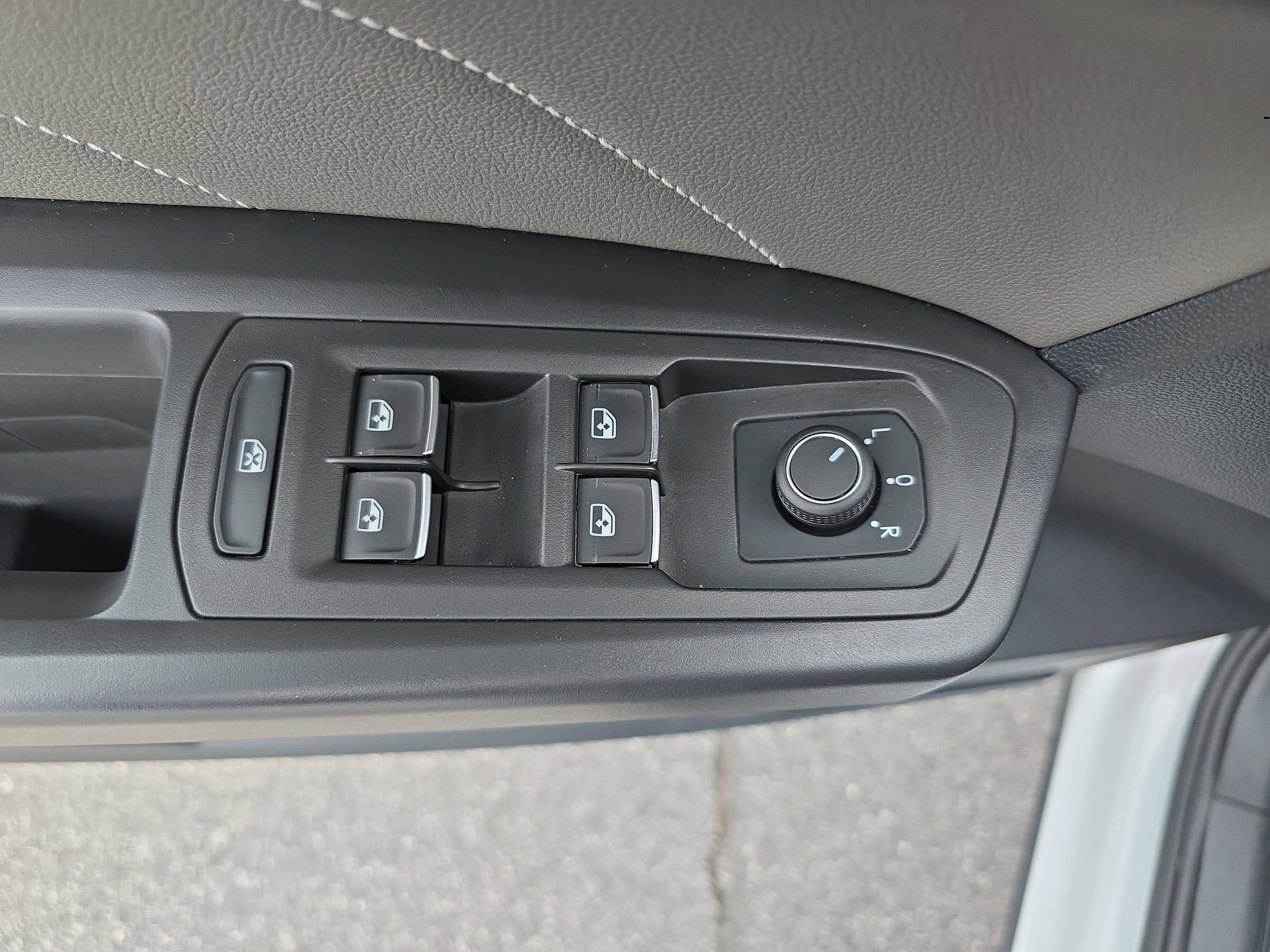 Used 2023 Volkswagen Atlas Cross Sport SE image 27