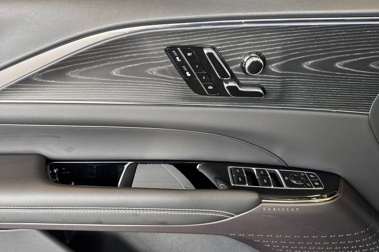 Used 2024 Cadillac Lyriq Luxury RWD image 10