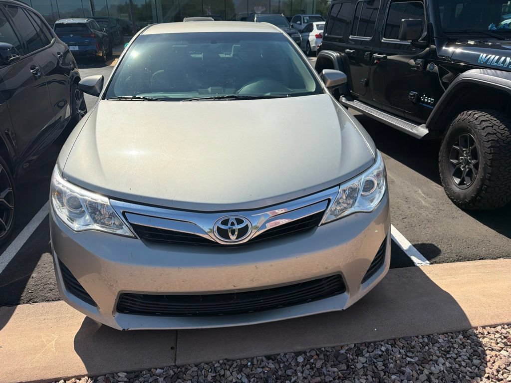 Used 2014 Toyota Camry LE FWD image 2