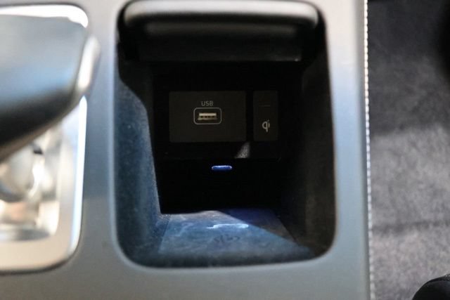 Used 2021 Genesis G90 3.3T Premium RWD image 32