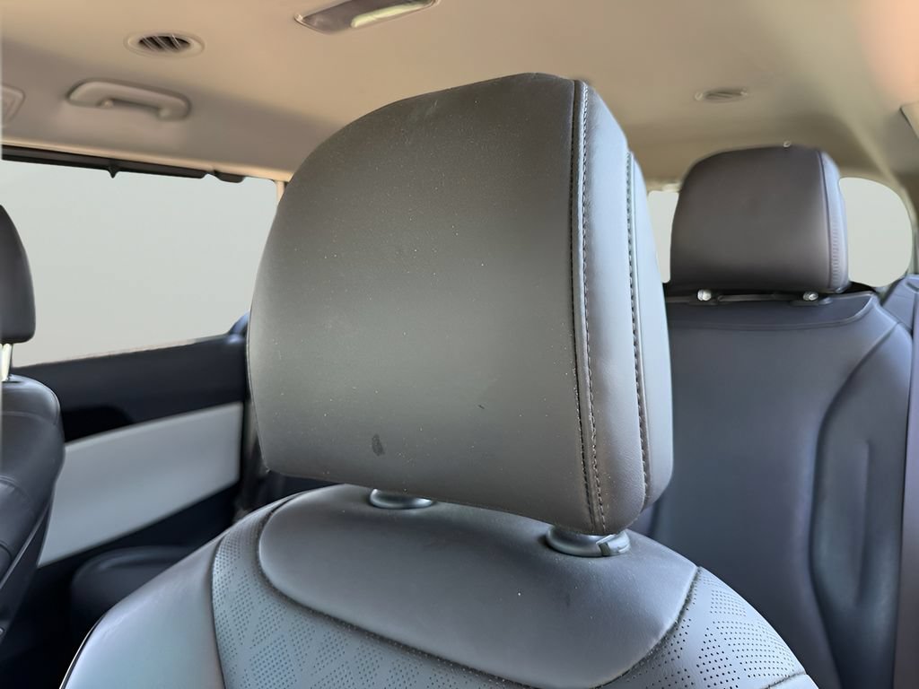 Used 2024 Kia Carnival EX FWD image 17