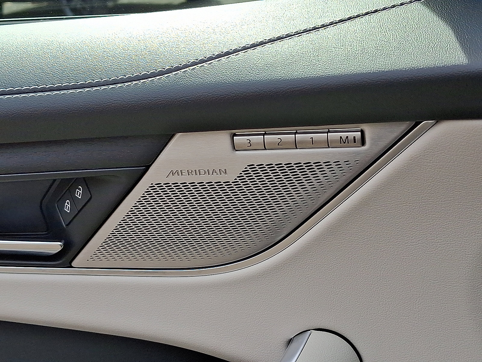 Used 2026 Jaguar F-PACE R-Dynamic S image 24