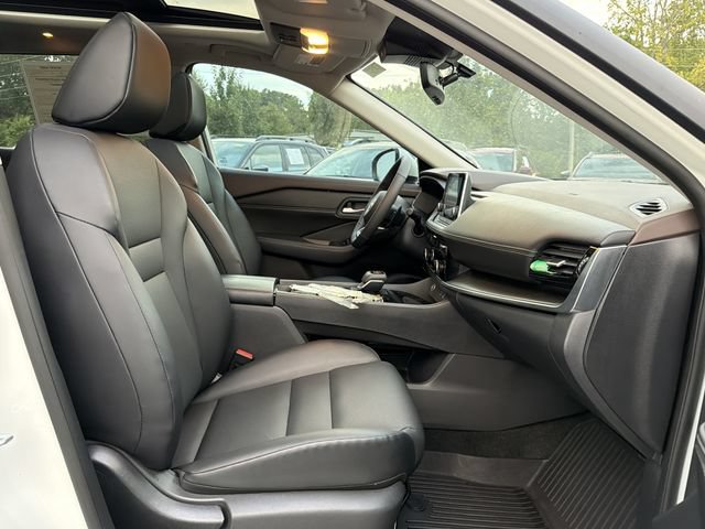 Used 2023 Nissan Rogue SV w/ SV Premium Package FWD image 18